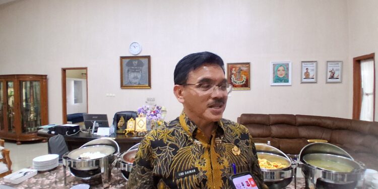 Ketua Pengawas SPPG sekaligus Sekretaris Daerah (Sekda) Kota Cirebon, Iing Daiman. Foto Surya