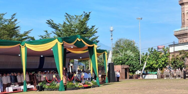 Suasana Upacara Peringatan Hari Jadi Cirebon ke 599 di Alun-alun Kejaksan