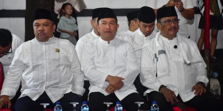 Ketua DPRD Kabupaten Sukabumi, Budi Azhar Mutawali, saat menghadiri gebyar Muharram. Foto : istimewa