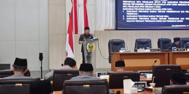 Rapat Paripurna DPRD Kabupaten Sukabumi membahas Nota Pengantar Bupati atas Raperda Pertanggungjawaban Pelaksanaan APBD Tahun Anggaran 2025, Jumat (19/6/2026). Foto : istimewa