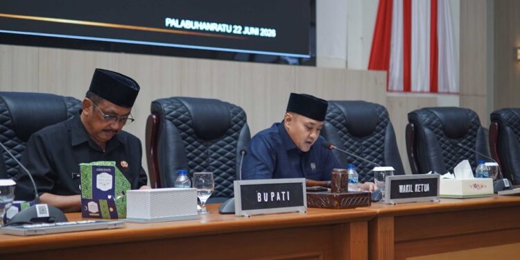 Wakil Ketua I DPRD Kabupaten Sukabumi Yudha Sukmagara memimpin rapat paripurna, Senin (22/6/2026). Foto : istimewa