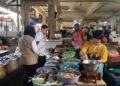 DKUKMPP Kota Cirebon Pantau Harga Kepokmas di Pasar Kanoman Guna Kendalikan Inflasi