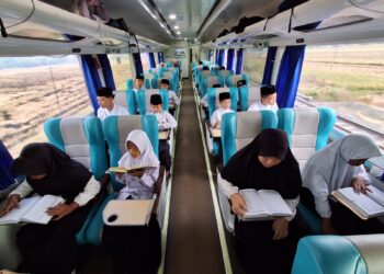 Ketika Doa Anak Yatim Tahfidz Menggema di Atas Roda Besi KA Kaligung dan Tegal Bahari