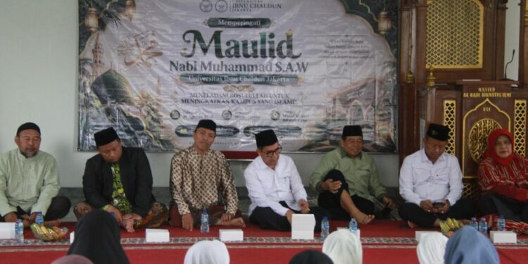 Dari kiri Rektor UIC Dr Hj Rahmah M, Ketua umum YPPIC Dr H Edy H, Ketua LPI Dr H Abdul Ghofar, Penceramah H Abdullah Barkah, M.Ag