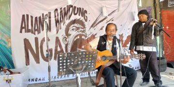 AKSI ESTETIK SENIMAN MENGGEDOR KESADARAN