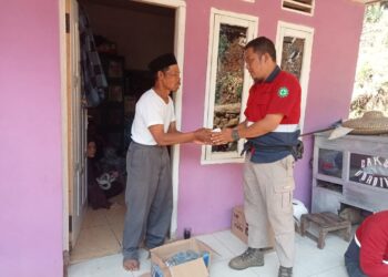 PT Sariak Minera Utami Salurkan Bantuan untuk Korban Kebakaran di Jampangtengah Sukabumi