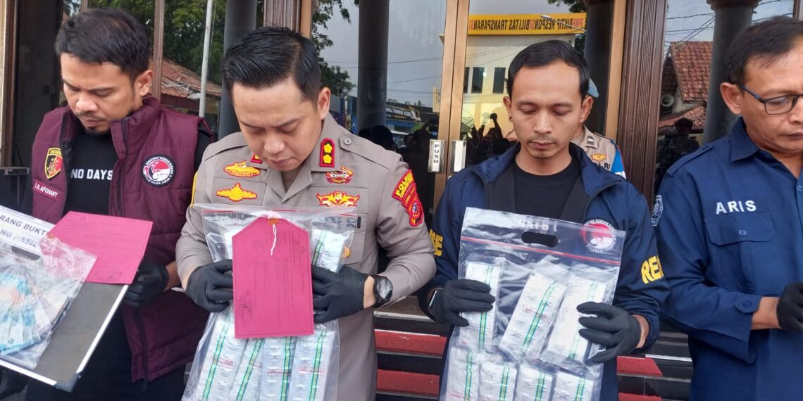 Polres Cirebon Kota Ringkus Residivis Obat Keras, 9.700 Butir Pil Disita