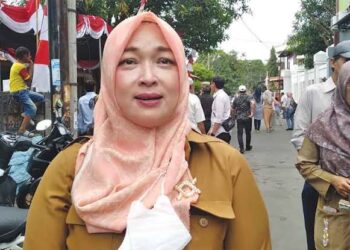 Dinkes Kota Cirebon Minta Warga Pakai Metode Basah saat Bersihkan Abu Vulkanik Gunung Anak Krakatau