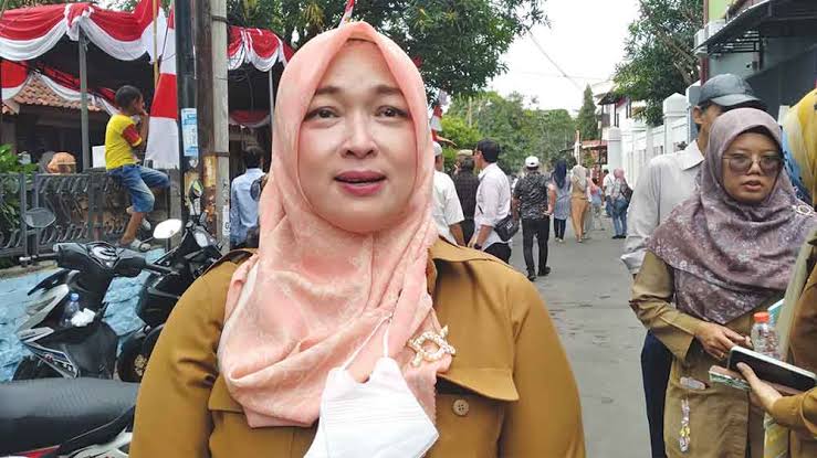 Dinkes Kota Cirebon Minta Warga Pakai Metode Basah saat Bersihkan Abu Vulkanik Gunung Anak Krakatau