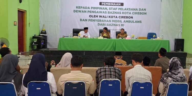 Wali Kota Cirebon Effendi Edo saat memberikan pembinaan kepada Staf dan Dewan Pengawas BAZNAS Kota Cirebon.