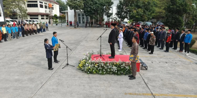 Upacara peringatan Hari Sumpah Pemuda ke-98 tingkat Kota Cirebon.