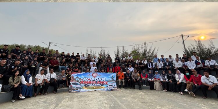 Hadirnya 60 puluh armada ambulans dari berbagai lembaga sosial yang berkumpul di kawasan Pelabuhan Perikanan Nusantara (PPN) Kejawanan, Lemahwungkuk.