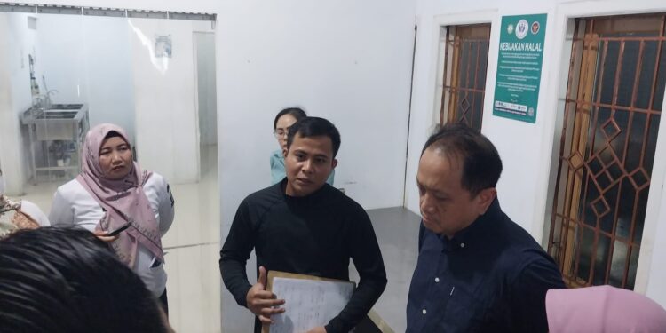 Ketua DPRD Kota Cirebon Andrie Sulistio dengan anggota Komisi III mendatangi langsung SPPG Kalijaga.