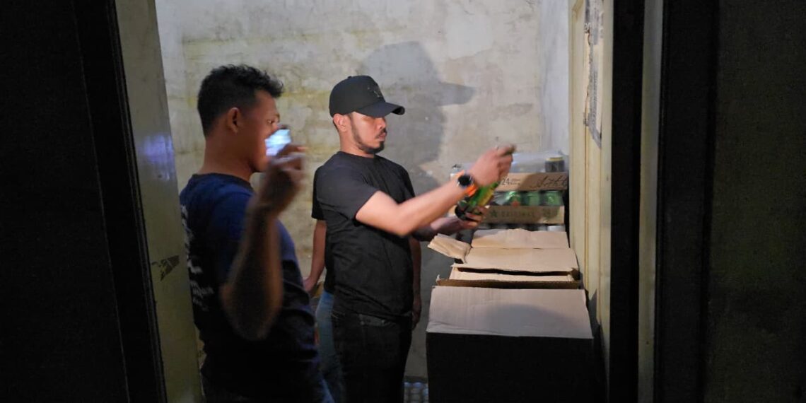 Polisi Bongkar Penjualan Ratusan Botol Miras di Panjunan
