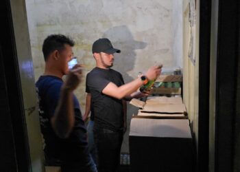 Polisi Bongkar Penjualan Ratusan Botol Miras di Panjunan
